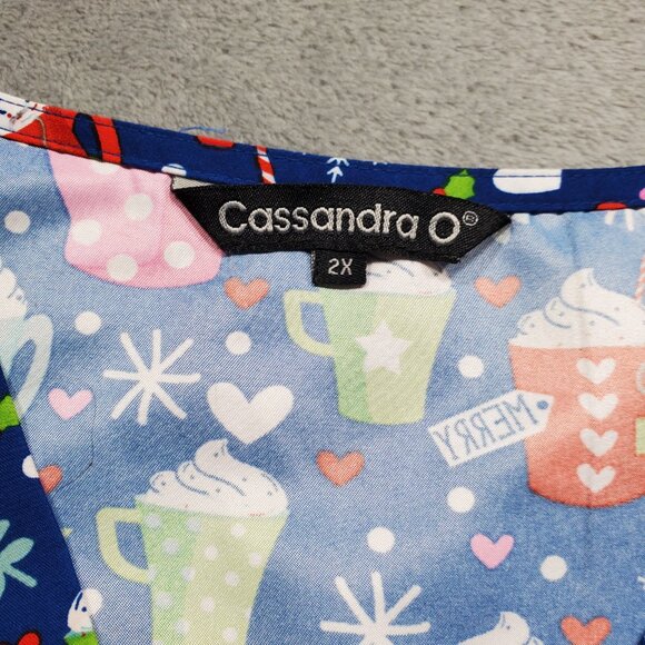 Cassandra O V-Neck Scrub Top Winter Hot Beverages Theme Blue 2 Pockets Wm Sz 2X - Picture 3 of 10